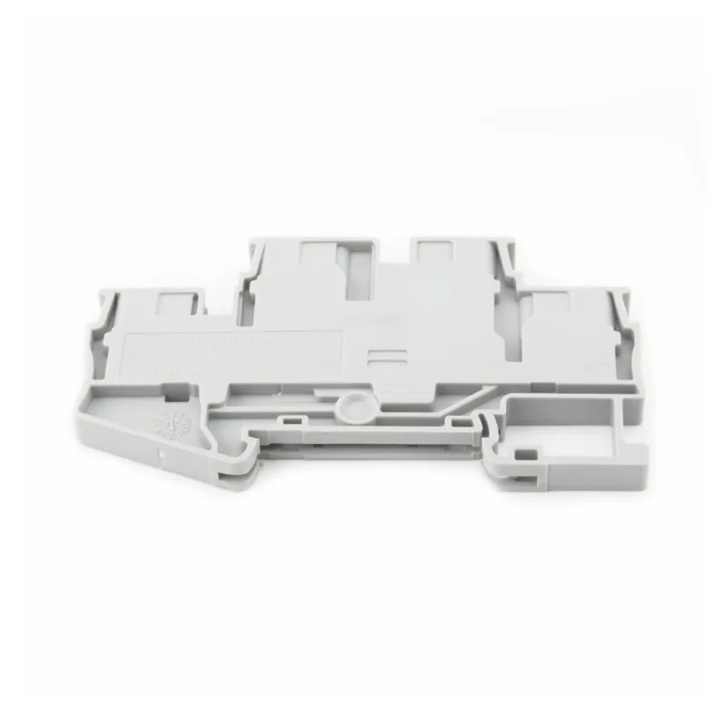 يتم تغذية PTTB4 من خلال كتلة محطة السكك الحديدية Din